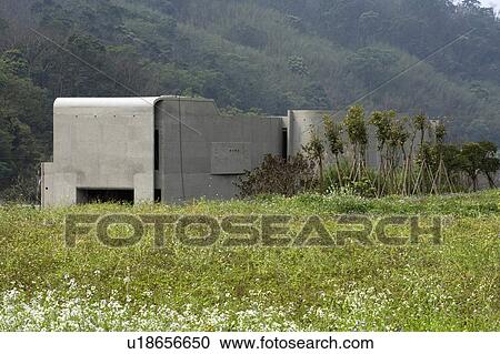Stock Image - Exterior modern home under construction. Fotosearch