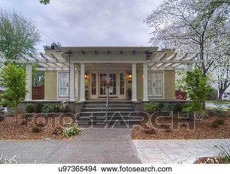 Picture - Front exterior California Bungalow and landscaping; Chico; California; USA. Fotosearch