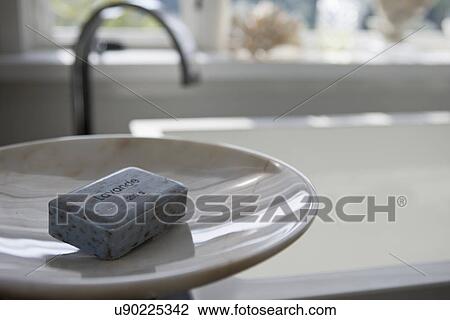 Teilausschnitt, seife, auf, seifenschale, bei, bathtub;, hollywood