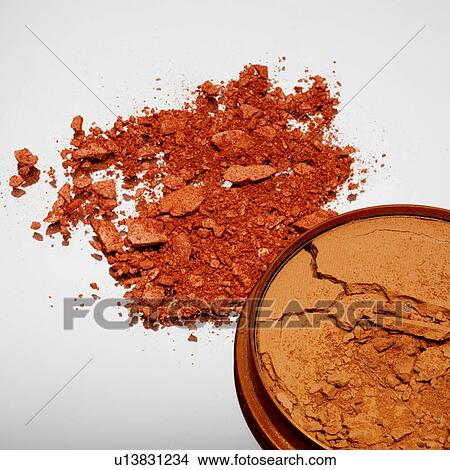 Picture - Powdered blusher. Fotosearch