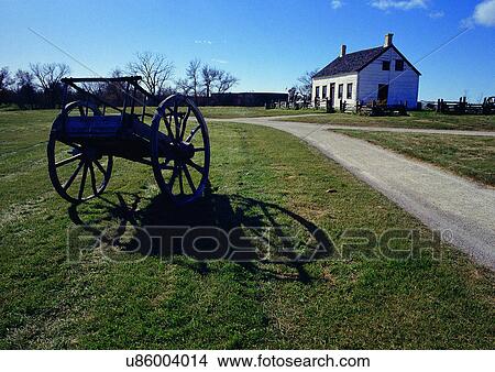 Picture - Blue Sky, Building, Building Exterior, Building Structure, Architecture, Carriage, Cart. Fotosearch