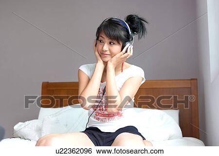 Stock Photograph - Greenery, Young Couple, Lying Down, Leisure Activity, Young Adult, Asian Ethnicity. Fotosearch
