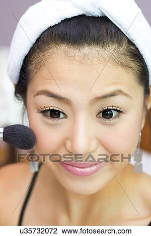 Stock Image - Young Adult, Make-Up, Cosmetics, Beauty Treatment, Therapy, Body Conscious, Body Care. Fotosearch