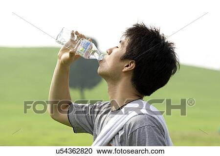 Stock Image - Young Adult, Young Men, Young Women, Outdoors, Sports Clothing, Athletic, Healthy Lifestyle. Fotosearch