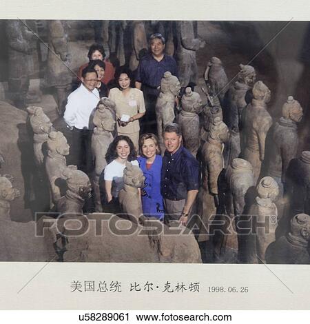 Stock Image - Bill Clinton, Hillary Clinton with daughter Chelsea Clinton at the excavation site of the Terracotta Warriors in Xian, China.. Fotosearch