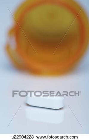 Stock Photo - Pill containing 5 mg of hydrocodone and 500 mg of paracetamol (acetaminophen). Fotosearch
