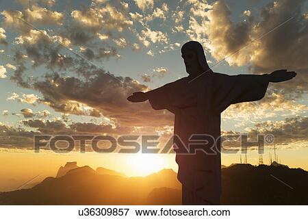 Silhouette à Coucher Soleil De Christ Rédempteur Statue Rio Janeiro Brésil Banque De Photo