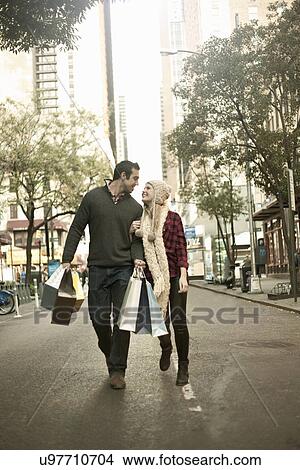 Picture - Young tourist couple with shopping bags, New York City, USA. Fotosearch