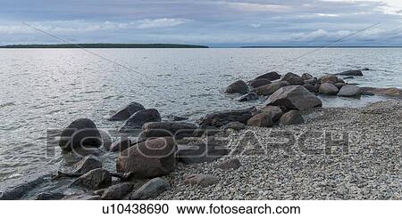 Stock Image - Rocks along shoreline, Lake Winnipeg, Riverton, Hecla Grindstone Provincial Park, Manitoba, Canada. Fotosearch