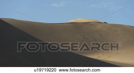 Stock Image - Singing sand dunes at Mingsha Shan, Gobi Desert, Dunhuang, Jiuquan, Gansu Province, China. Fotosearch