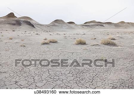 アメリカ ニューメキシコ 砂漠 で ひび割れた地面 ストックイメージ U Fotosearch