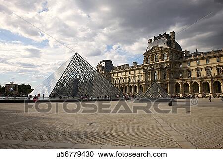 Louvre Museum In Paris Frankreich Stock Bild U Fotosearch