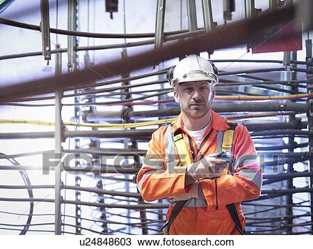 Stock Image - Engineer inspecting cable expansion in suspension bridge, portrait. The Humber Bridge, UK, built in 1981 was the world's largest single-span suspension bridge. Fotosearch