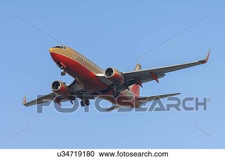 Boeing 737-700 of Southwest Airlines on final approach to Los Angeles International Airport View Large Photo Image Stock Image - Boeing 737-700 of Southwest Airlines on final approach to Los Angeles International Airport. Fotosearch