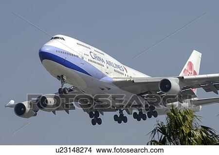 Picture - Boeing 747-400 of China Airlines on final approach. Fotosearch
