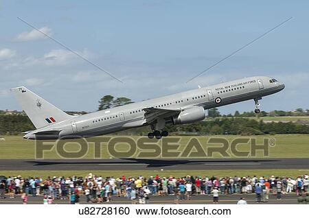 Stock Image - Boeing 757 taking off from Whenuapai air base. Fotosearch