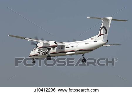 Stock Photograph - Bombardier Q400 of Horizon Airline landing at Los Angeles International Airport. Fotosearch