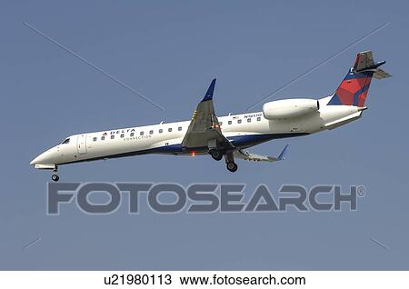 Stock Image - Embraer 145XR of Delta Connection on final approach to Los Angeles International Airport. Fotosearch