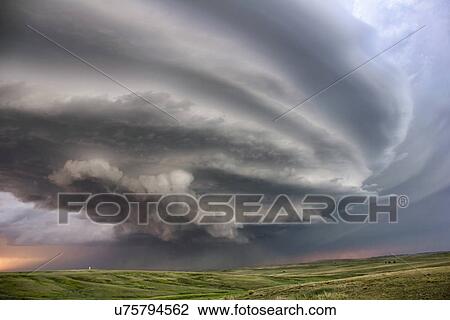 Stock Image - Anticyclonic supercell thunderstorm swirling over the plains, Deer Trail, Colorado, USA. Fotosearch