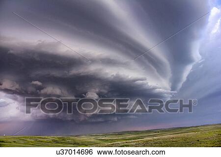 Stock Photograph - Anticyclonic supercell thunderstorm over the plains, Deer Trail, Colorado, USA. Fotosearch