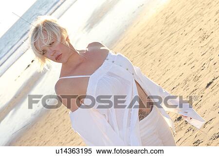 Stock Photography - Woman looking away. Fotosearch