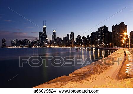 Picture - Downtown seen from North Avenue Beach. Fotosearch