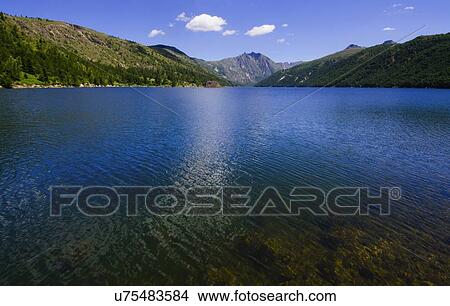 Picture - Mount St Helen's. Fotosearch