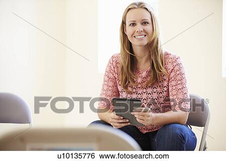 Stock Photograph - Businesswoman In Office Using Digital Tablet. Fotosearch