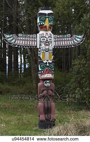 Picture - Totem pole at Stanley Park, Vancouver, British Columbia, Canada. Fotosearch