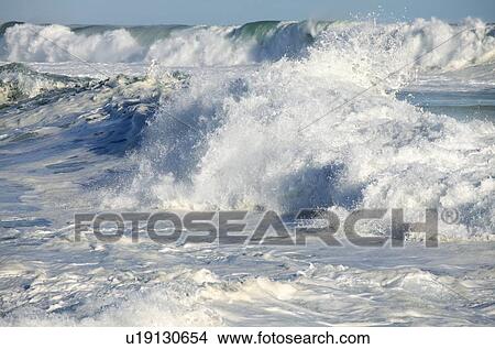 Picture - Ocean waves. Fotosearch