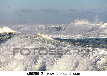 Stock Image - Ocean waves. Fotosearch