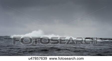 Stock Photo - "Waves in the Pacific Ocean, Skeena-Queen Charlotte Regional District, Haida Gwaii, Graham Island, British Columbia, Canada". Fotosearch