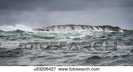 Stock Photo - "Waves in the Pacific Ocean, Skeena-Queen Charlotte Regional District, Haida Gwaii, Graham Island, British Columbia, Canada". Fotosearch