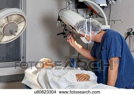Picture - Ophthalmologist waiting to operate. Fotosearch