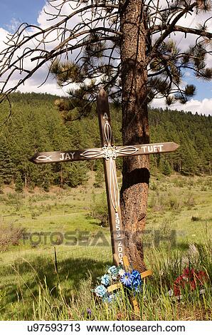 Stock Image -  cross descansos closeup hwy 64 to taos new nm. Fotosearch