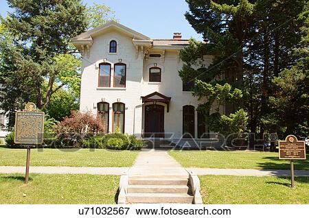 route 66 adlai stevenson house home museum green View Large Photo Image Stock Photo - route 66 adlai stevenson house home museum green. Fotosearch