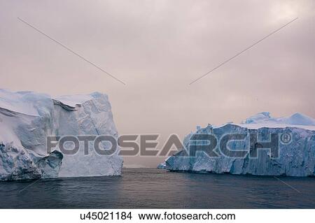 Picture - Icebergs at Ilulissat icefjord, Disko Bay, Greenland. Fotosearch
