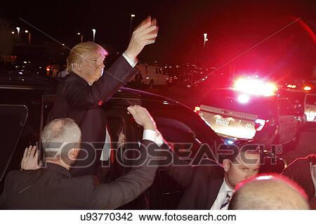Stock Image - Donald Trump campaigns at Nevada Caucus polling station, Palos Verde Highschool, NV. Fotosearch