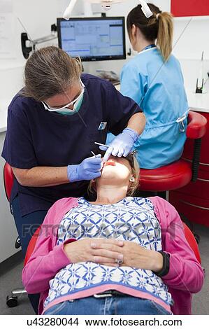 Picture - Patient at dentist's. Fotosearch