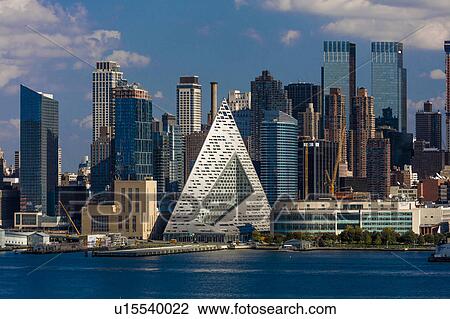 Stock Image - New York CIty Skyline as seen from Pallisades Avenue, New Jersey. Fotosearch