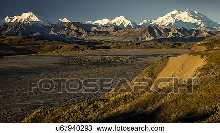 Stock Image - The road up to Polychome Pass, Denali National Park, Alaska. Fotosearch
