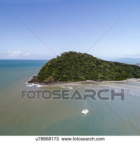 Australia, Queensland, Blue sky over green peninsula View Large Photo Image Stock Image - Australia, Queensland, Blue sky over green peninsula. Fotosearch