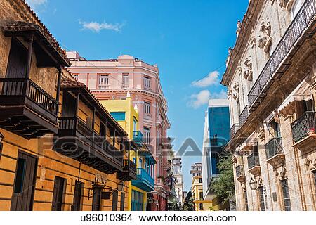 Picture - Cuba, Havana, Town houses. Fotosearch