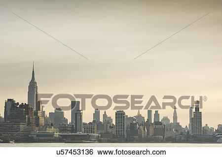 Stock Photograph - USA, New York State, New York City, Manhattan skyline at sunrise. Fotosearch
