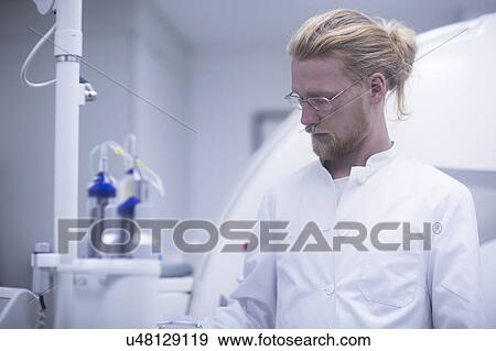 Stock Photo - Radiologist. Fotosearch