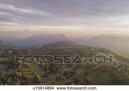 Jamison Valley in Blue Mountains National Park View Large Photo Image Picture - Jamison Valley in Blue Mountains National Park. Fotosearch