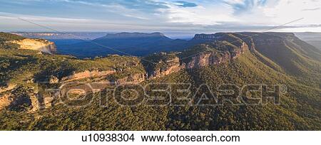 Picture - Panorama of Jamison Valley in Blue Mountains National Park. Fotosearch