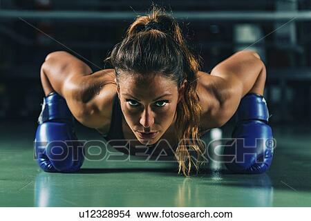 Picture - Boxercise class. Fotosearch