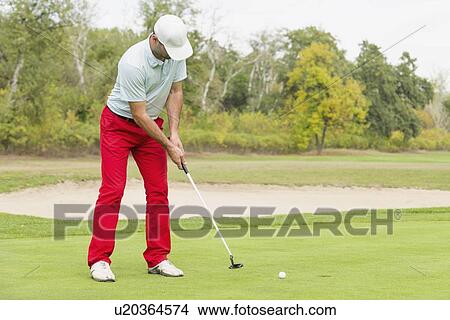 Picture - Putting. Fotosearch
