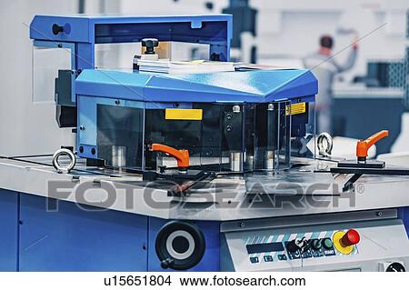 Picture - Variable-angle notcher. Fotosearch